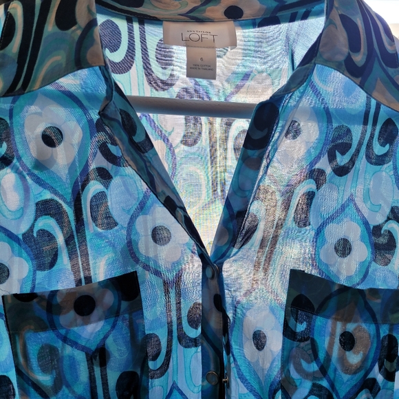 EUC Ann Taylor loft Sheer Print cool Monochromatic Blue Top size 6 Maximalist - Picture 8 of 8
